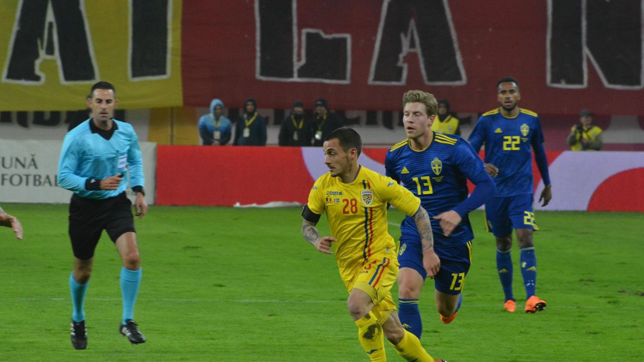 Să ne trimiteți o vedere din Rusia! Victorie de moral pentru România, 1-0 cu Suedia. Rotariu îl face pe Johnsson actor de reclame. Musafirul de pe bancă, "Săpun"-mediator și lacrimi pentru fundașul de fier