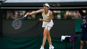 Sorana Cîrstea, învinsă de formidabila Emma Răducanu în turul 3 la Wimbledon! Video Online. Britanica de origine română scrie istorie