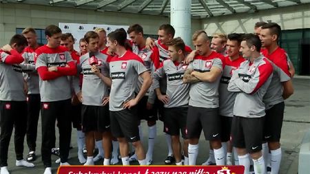 VIDEO | Stelistul Szukala a îndurat alături de Lewandowski provocarea Ice Bucket Challenge. Un excavator le-a turnat în cap mii de litri de apă