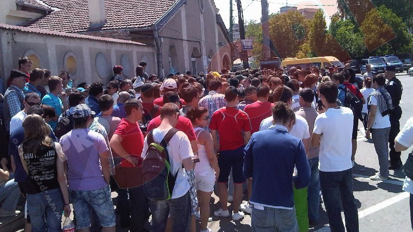 FOTO & VIDEO Isterie la Brașov!** TOATE biletele puse în vânzare pentru finala Cupei au fost vândute în 40 de minute