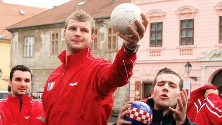 Regretatul Marian Cozma are un urmaș la Dinamo chiar în persoana nepotului său: „Vrea să îl facă mândru! Are 17 ani, 2 metri și 104 kilograme. Joacă tot pivot”. VIDEO