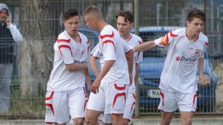 Juniorii dinamoviști au dat recital în Ghencea după ce la pauză erau conduși. Valentin Costache a bătut aproape singur Steaua