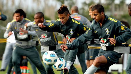 VIDEO Ferguson vrea să-i împace pe fani cu un transfer BESTIAL!** Pune la bătaie aproape 40 de milioane de euro pentru "mașinăria de fotbal" din spatele lui Neymar