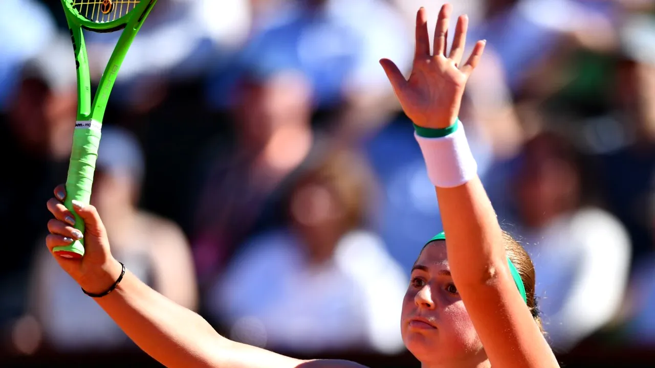 Jelena Ostapenko, reacție de dezgust când doi băieți de mingi s-au apropiat prea mult de ea!