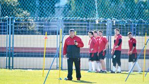 Țălnar dezamorsează bomba de la Dinamo: "Nu s-a pus problema de o grevă!"** Ce obiectiv are antrenorul în retur