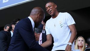 Bombazo la Madrid! Real îi dă lovitura de grație PSG-ului. Neymar e ca și plecat, Zidane trage de Mbappe să vină pe "Bernabeu": "Țin legătura în permanență!"