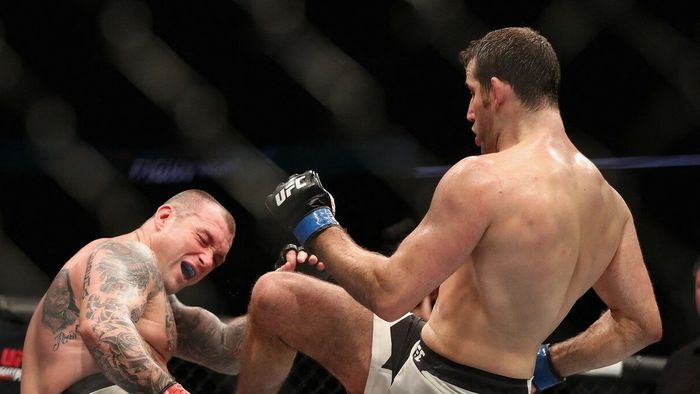 Teroare în Serbia! În timpul protestelor, un celebru luptător MMA a fost împușcat de două ori și e în stare critică în spital. Atacatorul, filmat când fuge de la locul incidentului