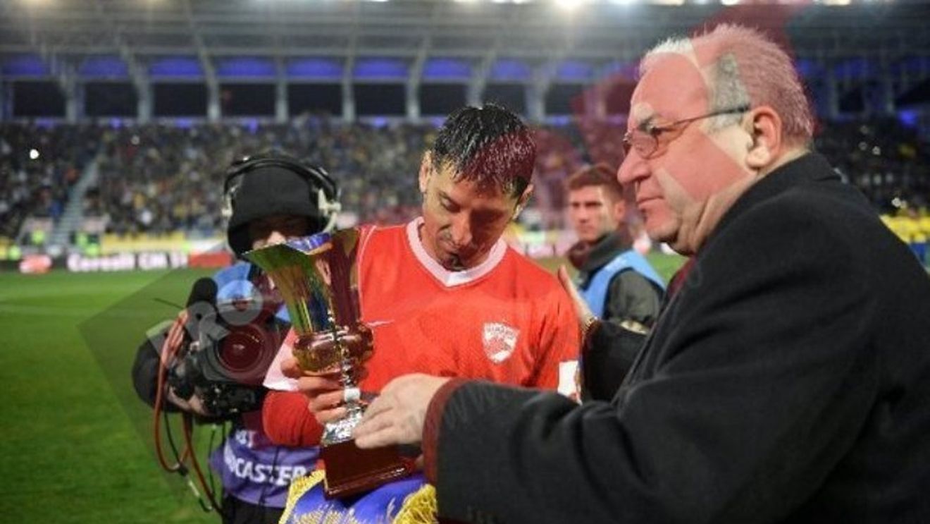 "E o greșeală să vorbim acum despre meciul cu Steaua".** Dănciulescu spune că nu ar fi înțelept ca tricourile de campioni să fie acordate la derby