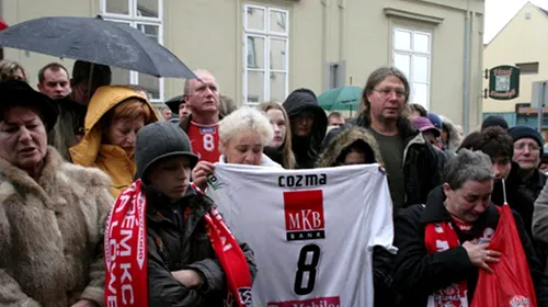 FOTO / Fanii lui Veszprem s-au adunat în locul unde a fost ucis Cozma, ca să-l comemoreze!