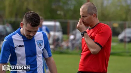 Jucător de fotbal condamnat la 6 luni de închisoare după ce a lovit, înjurat și scuipat arbitrul pe teren. ”Centralul” l-a dat în judecată și are de primit și daune morale