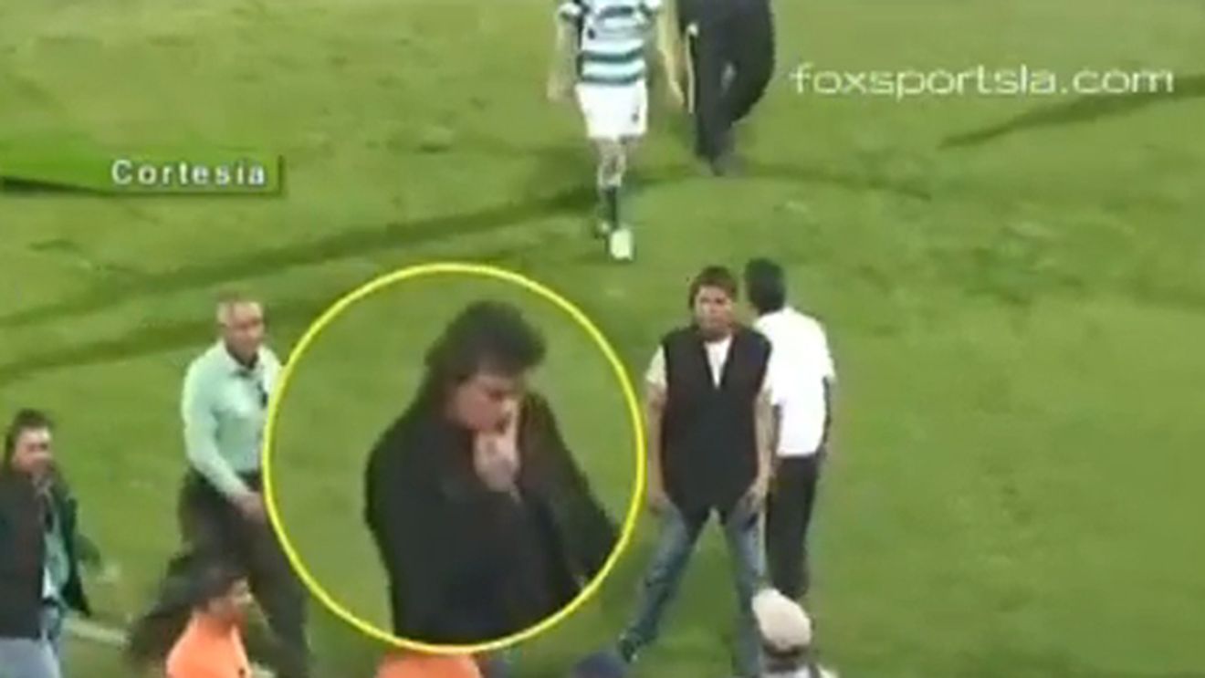 VIDEO** Un tehnician argentinian a fost concediat pentru că s-a scărpinat în nas :)