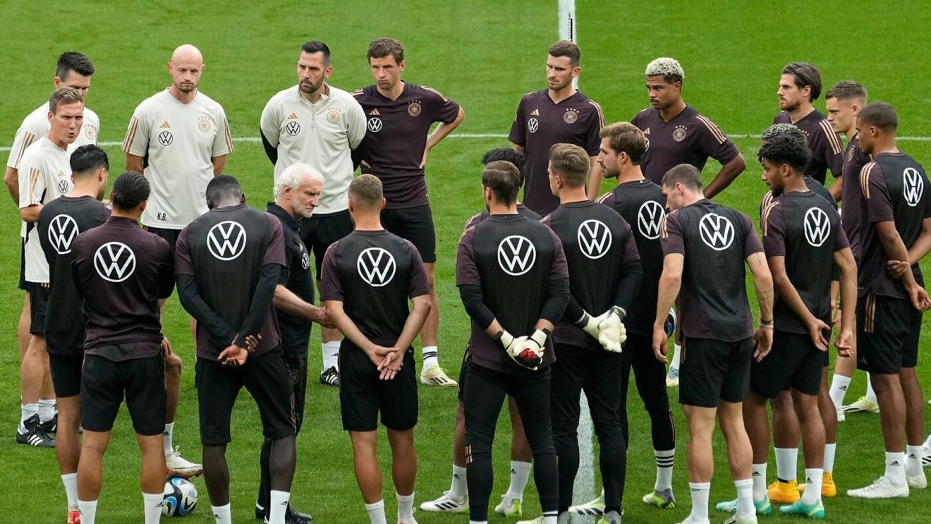 Federația Germană de Fotbal trebuie să îi dea bani lui Bayern Munchen dacă vrea să îl pună selecționer pe antrenorul dat afară de campioană! Cum e posibil acest lucru