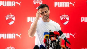 Ce se întâmplă cu transferurile lui Dinamo în timp ce rivalele dau lovitură după lovitură: „Facem eforturi să ne întărim”