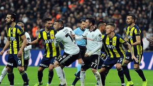 Derby nebun în Istanbul! Beșiktaș conducea cu 3-0 la pauză, dar Fenerbahce a oferit o revenire de senzație