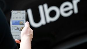 Un român câștigă 8.000 de euro ca șofer de UBER în Elveția: „Lucrează două săptămâni și jumătate, restul stă acasă”
