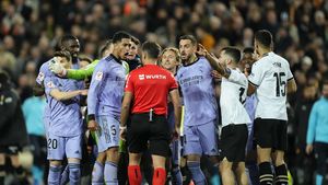 Scene incredibile la Valencia - Real Madrid! Jude Bellingham a marcat golul victoriei, dar arbitrul a fluierat finalul înainte ca mingea să intre în poartă! VIDEO