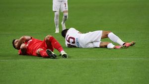 Emoții la derby-ul FCSB - CFR Cluj! Cordea și Camora s-au ciocnit violent, iar medicii au intervenit rapid | FOTO