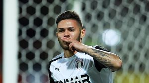 CULISE | Motivele pentru care Alex Ioniță refuză să semneze prelungirea cu Astra. Înțelegerea dintre Gigi și Giovani Becali, salariul uriaș refuzat de fotbalist și cluburile unde va fi propus

