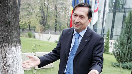 Crăciunescu a arbitrat "accidentat" finala Ajax-Milan