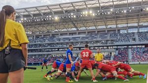 Primul derby la rugby pe noua arenă din Ghencea: s-a terminat 23-23 după un final spectaculos! Două femei au arbitrat confruntarea la tușe