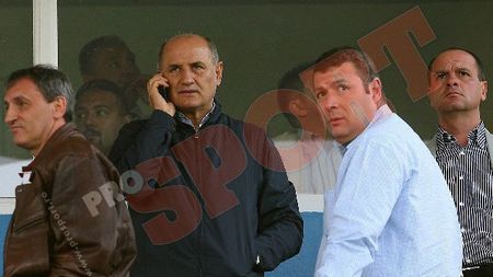 Copos a fugit la vestiare în timp ce "Vamă" striga după el "George, te cheamă jucătorii!" :)** "Avem echipă de Champions League!"