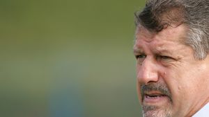 "'Săpăligă', nu accepta să fii slugă! **Ando, rămâi la arabi!"