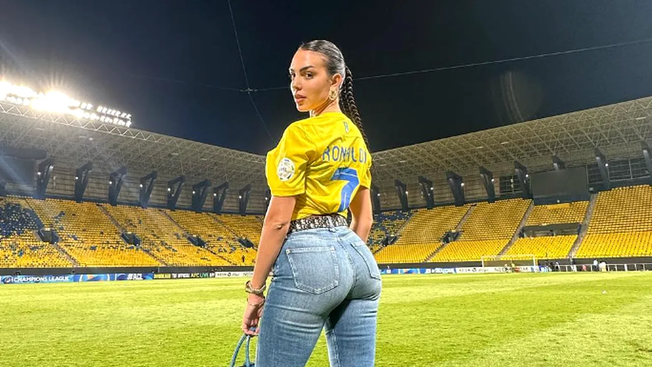 Georgina Rodriguez nu s-a mai abținut: cum s-a fotografiat pe teren înainte ca fanii arabi să-și facă apariția la meciul lui Cristiano Ronaldo, din Liga Campionilor Asiei | GALERIE FOTO