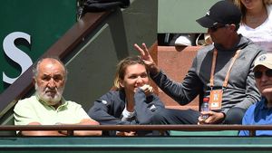 "Am simțit că doar așa îmi fac meseria. Chiar dacă pe mine m-ar fi costat job-ul, pentru ea era mai bine pe termen lung". Cahill este omul care riscă și câștigă: a făcut un pariu uriaș cu Simona, la fel ca atunci când a debutat și a spart 10.000 de dolari!