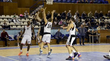 Cluburile de baschet Universitatea Cluj și CS Politehnica Național Iași, amendate de Federație cu 500 de euro