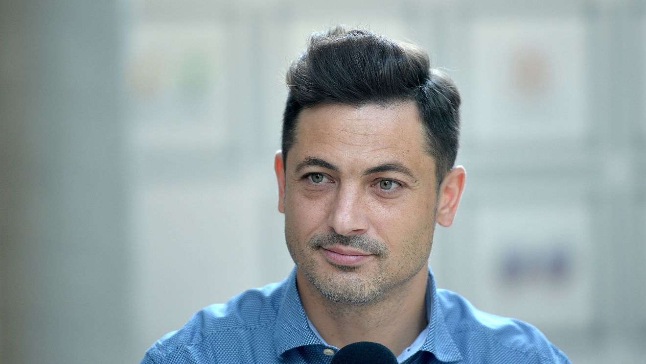 INTERVIU | Din mașina Dacia se aude "Here we go again!", motto-ul tricolorilor de la Under 21. Mirel Rădoi a vorbit înaintea tragerilor la sorți. Grupa perfectă, adversarul de temut și pe cine ar lua de la naționala lui Contra la EURO 2019