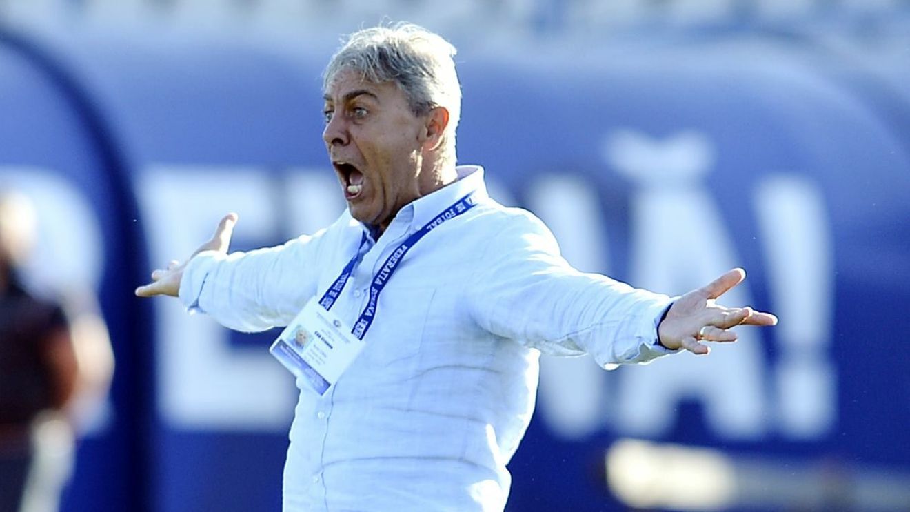 Înjurătura de 6.800 de lei. Sorin Cârţu, amendat şi avertizat de Comisiile FRF după incidentele de la Universitatea Craiova - U Cluj