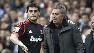 FOTO: O imagine care nu s-a văzut la TV și care confirmă "războiul" dintre Iker Casillas și Mourinho!** Ce s-a întâmplat pe banca de rezerve la ultimul meci