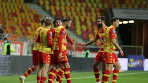 Un fost campion al României poate da lovitura carierei pe final de mercato! E dorit în Emirate, dar și în liga din Europa care s-a umplut de români. Câți bani poate câștiga | EXCLUSIV