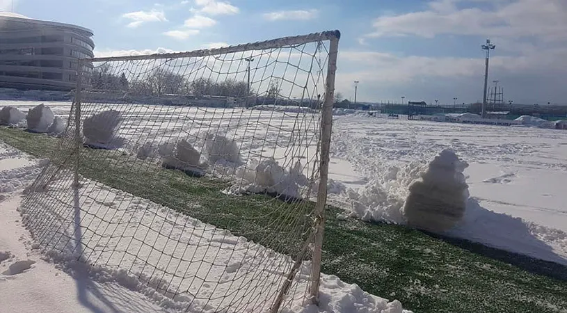 La Târgu Jiu s-a întors iarna geroasă!** FOTO | Cum arată gazonul unde se joacă Pandurii - Petrolul, cu două ore înainte de fluierul de start