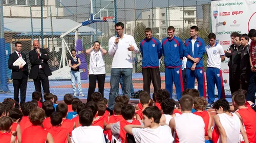 Stănescu și Căruțașu, ambasadori ai baschetului! Cei doi au promovat sportul cu mingea la coș la Olimpia Armani Junior Camp