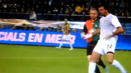 VIDEO Portarul lui Vitesse a fost ridicol la faza asta, dar atacantul îl putea întrece!** Acțiunea s-a încheiat cu gol, dar NEC a ieșit șifonată rău