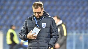 OPINIE | Mangia-Mesia și Napoli de România! "La Craiova nu erupe Vezuviul, dar se învolburează Jiul până când și Dunărea pare un pârâiaș". De ce italianul este criticat vehement de foștii fotbaliști ai Craiovei și e considerat mare păcăleală