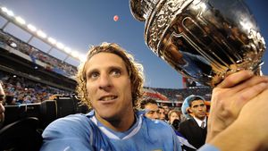 LOVITURĂ‚ pentru Inter! Nu-l poate folosi pe Forlan în Champions League! Vezi motivul