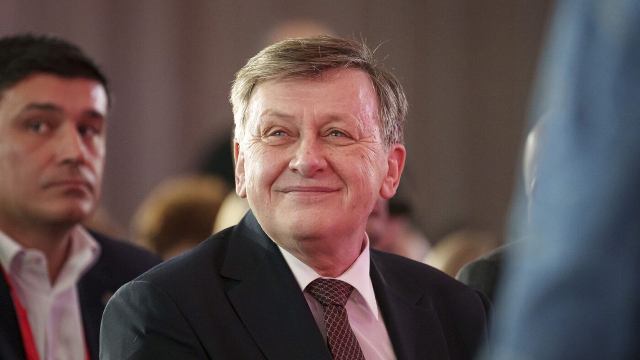 Cea mai dură reacție împotriva lui Crin Antonescu. Milionarul Adrian Porumboiu nu s-a putut abține: ce cuvânt a folosit pentru a-l descrie
