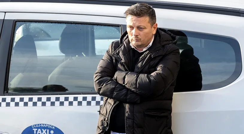 Daniel Stanciu reacționează din nou la adresa lui Ciprian Marica, după nedisputarea restanței ”U” Cluj - Farul. ”E o prosteală pe faţă. M-aş simţi mai bine dacă m-ar prosti un tip inteligent”