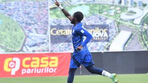 Fotbalistul care a venit cu trenul pentru a semna cu FCSB, dar care a fost făcut „pachet” de Gigi Becali, și-a reziliat contractul cu Adrian Mititelu