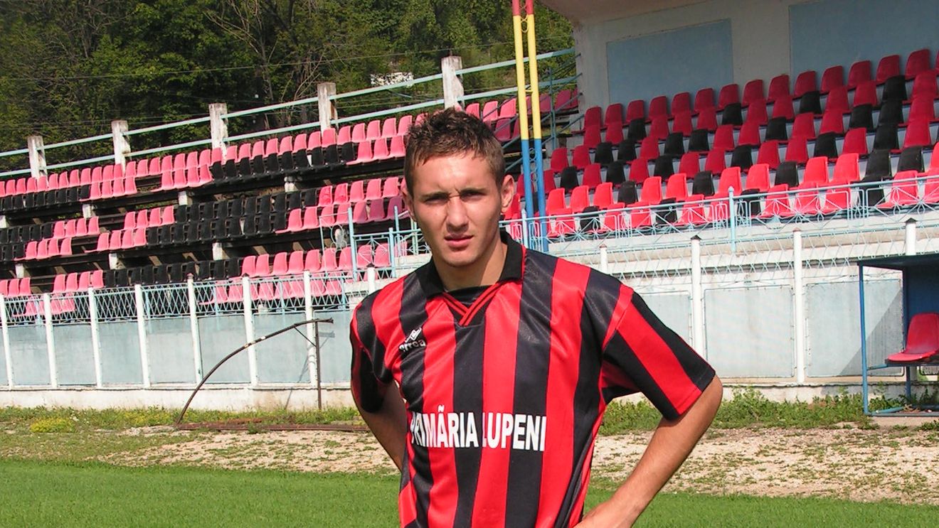 "Ori bateți,  ori vă puneți ghetele în cui!"