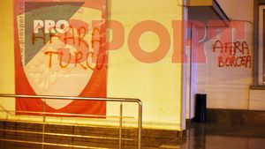 FOTO /  "Afară Borcea", "Turcu sclavul lui Jiji!"