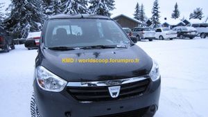 VIDEO & FOTO Dacia Lodgy a fost testată pe zăpadă în Franța