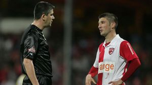 Arbitrul "Brichetă", la primul derby CFR - Dinamo!** Află ce au făcut ambele formații cu Deaconu la centru!
