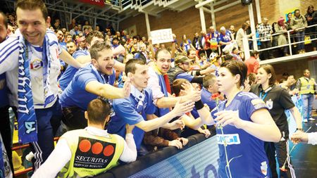 Sold out.** Toate biletele pentru partida Oltchim - Gyor, din semifinalele Ligii Campionilor, au fost vândute