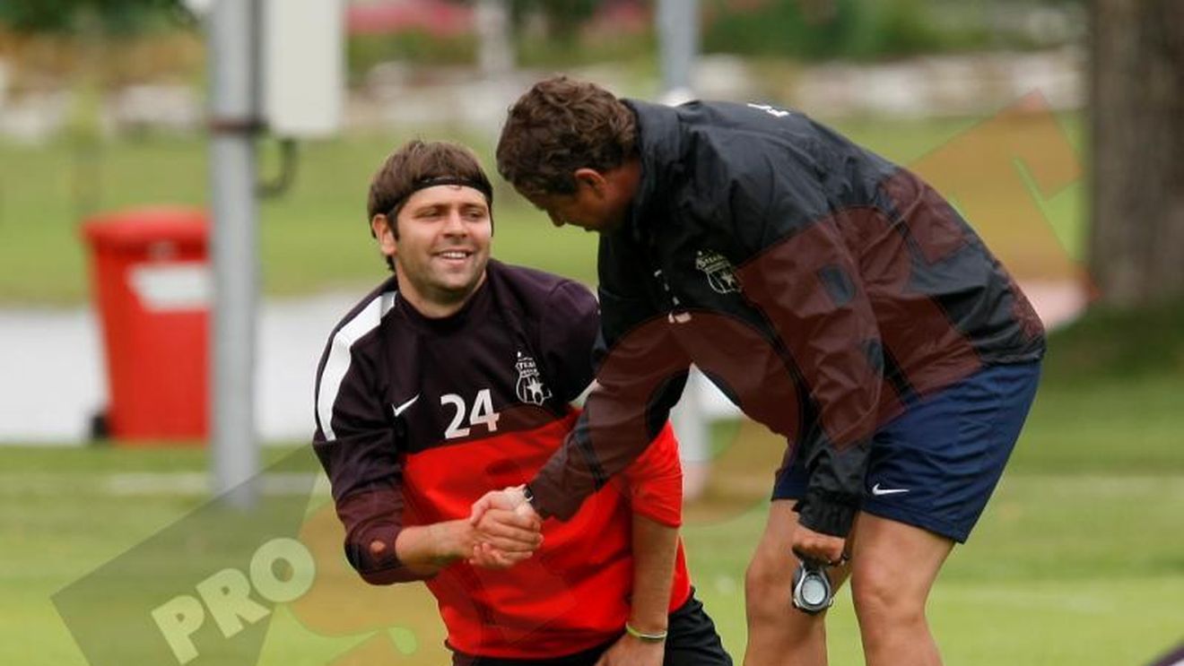 FOTO** Raul Rusescu, sărbătorit la antrenamentul Stelei! Cum a reacționat Reghe