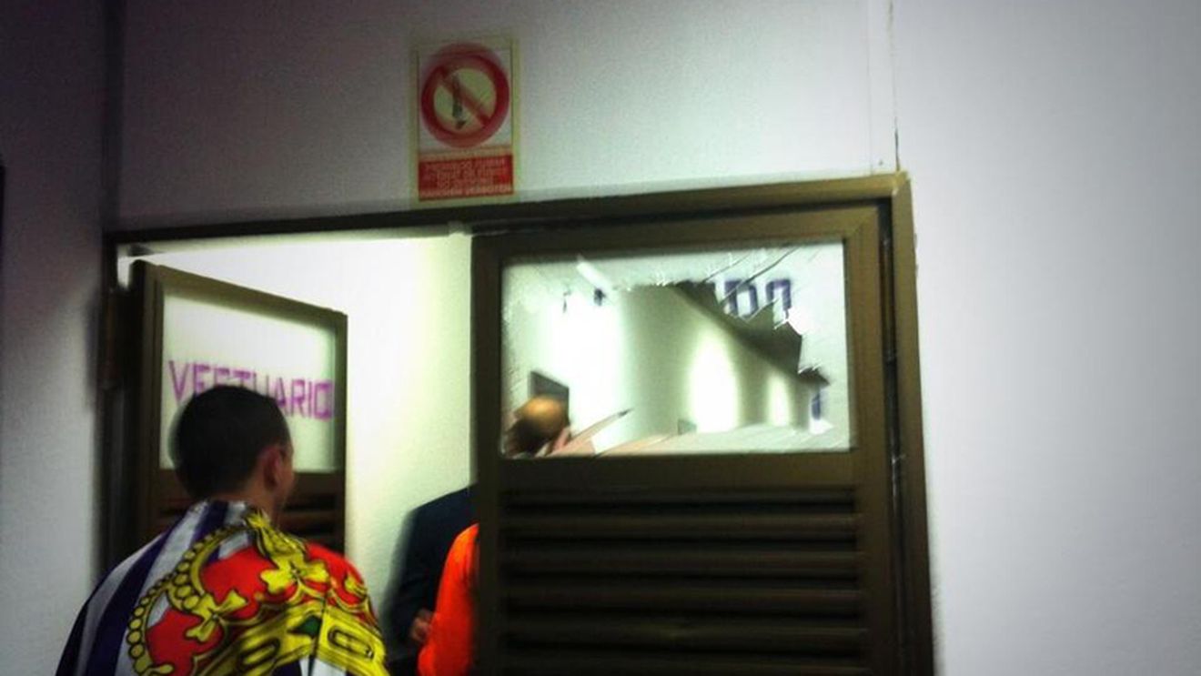 Nebunie în vestiar după ce Barca a pierdut la Valladolid. Un jucător a spart un geam cu pumnii. FOTO - A necesitat intervenția medicilor
