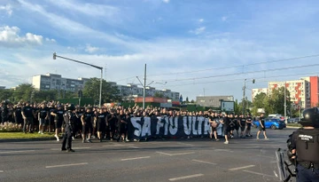 Imagini impresionante. Mii de ultrași sunt la meciul României și protestează împotriva abuzurilor