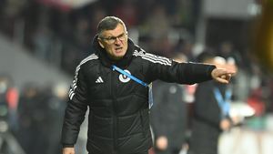 Jucătorul care a reușit să îl aducă la limita răbdării chiar și pe calmul Neluțu Sabău. Discurs dur al antrenorului de la U Cluj: „Șmecherii ieftine! Spune foarte multe despre tine, ca om, când faci astfel de scenarii”